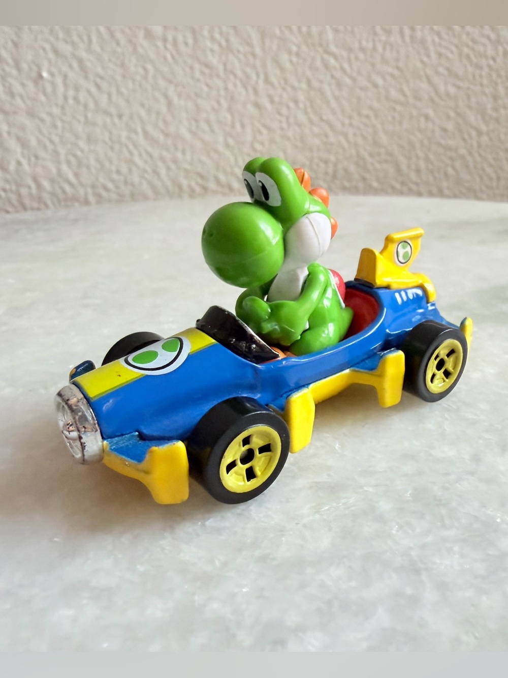 NINTENDO Mario Kart YOSHI 2018 HOT WHEELS MACH 8 Kart Mattel GBG27 Diecast Car